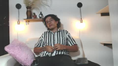 john online show from April 25, 9:23 pm