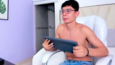 ethan12_ online show from June 3, 2:20 pm