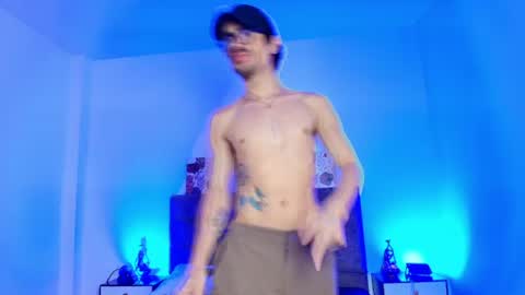 ethan  online show from July 17, 10:50 am