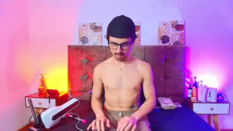 ethan  online show from August 1, 3:52 am