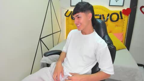 E T H A N  online show from February 16, 7:34 pm