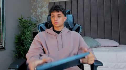 ethanlowell online show from September 16, 4:48 am