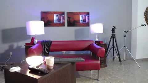 euginehot online show from December 25, 6:30 pm