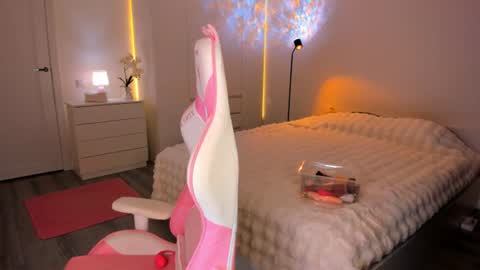 Eva Davis online show from July 25, 1:25 am