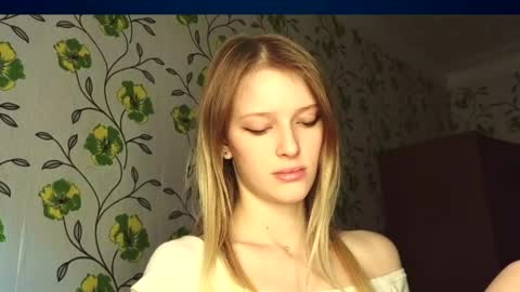 Evvie online show from May 25, 3:18 pm