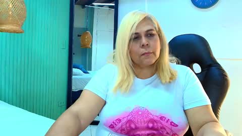 eva_love49 online show from March 9, 5:28 pm