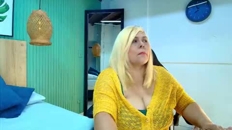 eva_love49 online show from March 12, 7:39 pm