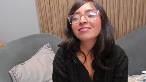 Snapshot of eva_macalliter chatting on March 8, 8:33 am Angelinne online show from March 8, 8:33 am