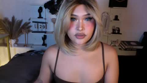 Queen Eva Mazikeen online show from April 30, 11:53 pm