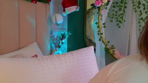 Snapshot of eva_natsumi chatting on December 17, 11:17 am Eva online show from December 17, 11:17 am