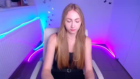 Snapshot of eva_oliviaa chatting on October 18, 11:25 am Eva online show from October 18, 11:25 am