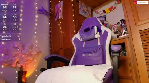 Eva  online show from April 25, 1:41 pm