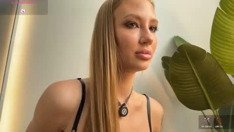 Hello Im Eva online show from August 2, 3:19 am