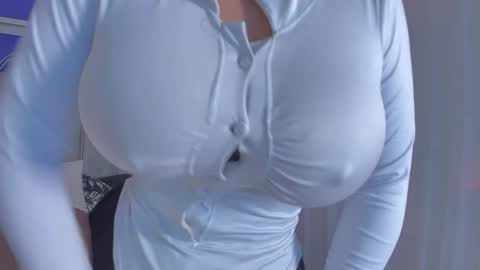 julieth online show from May 1, 8:58 pm