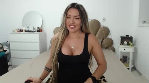 EvaBomb online show from September 21, 8:35 pm