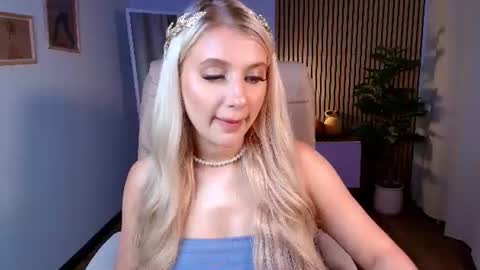 Eva  online show from June 20, 3:02 am