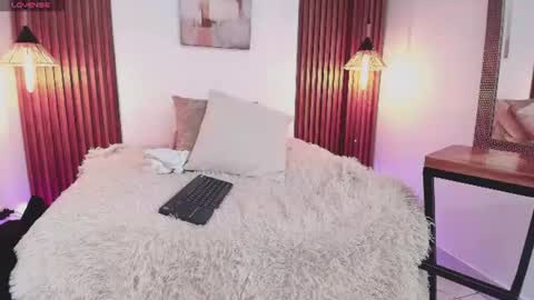 EVA GODDESS  online show from July 15, 8:13 pm