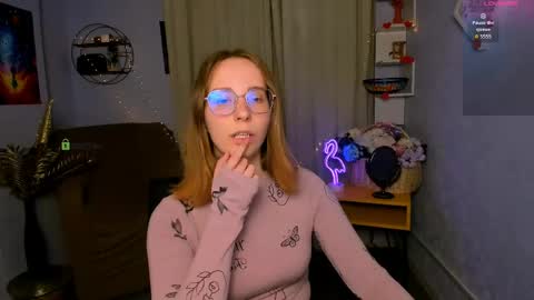 evalora online show from April 24, 7:38 pm