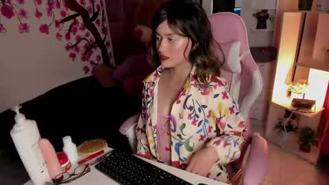 evalouisex_ online show from May 21, 9:10 pm