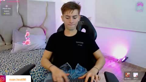 evan_tay online show from March 8, 3:21 am