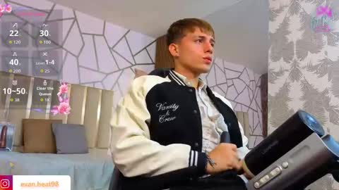 evan_tay online show from May 1, 3:11 am