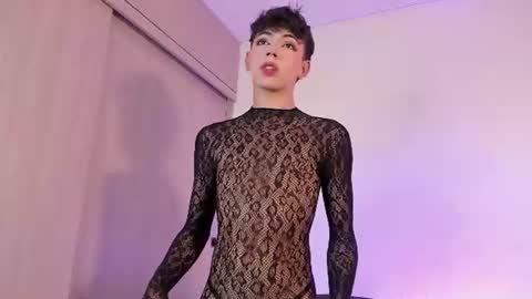 Evan voss  help me get 200 likesindependent model online show from July 14, 8:25 pm