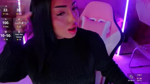 Snapshot of evanew_ chatting on October 5, 6:48 pm Eva online show from October 5, 6:48 pm
