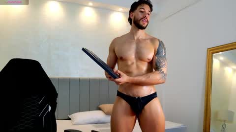 E V A N S online show from April 28, 1:36 am