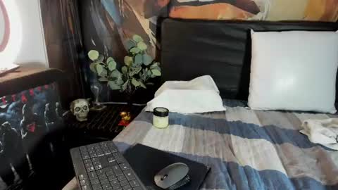 evasaenz online show from August 1, 10:11 pm