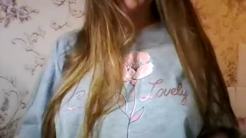 evasapples2026 online show from June 29, 8:30 pm
