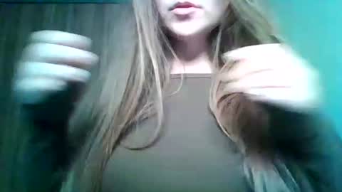 evasapples2026 online show from June 17, 9:31 pm