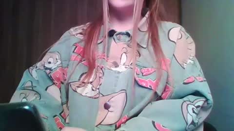 evasapples2026 online show from February 4, 7:51 pm