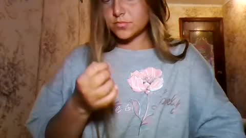 evasapples2026 online show from July 26, 4:26 pm