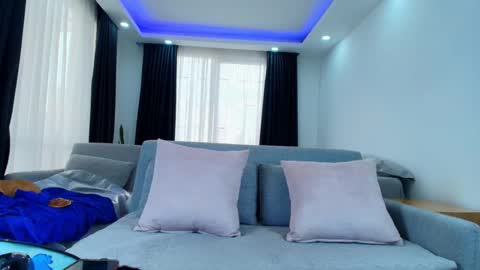  EVA LUNA online show from October 23, 7:15 pm