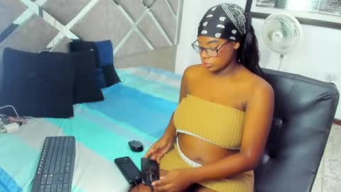 Eva And Emmanuel online show from April 24, 1:46 pm