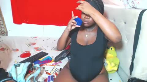 Eva And Emmanuel online show from June 11, 2:04 pm