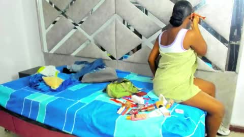 Eva And Emmanuel online show from October 24, 1:12 pm