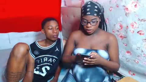 Eva And Emmanuel online show from June 18, 5:07 pm