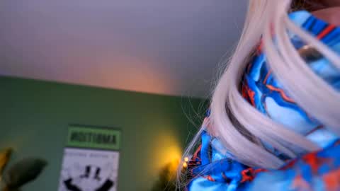Eva online show from April 25, 1:41 pm