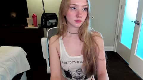 Snapshot of eve003300 chatting on September 9, 10:32 pm Goddess Eve online show from September 9, 10:32 pm