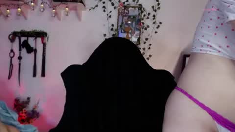 Eve Blue  friends. IG eve blue77 TW EveBlue 1 OF eveblue7 online show from June 20, 4:40 am