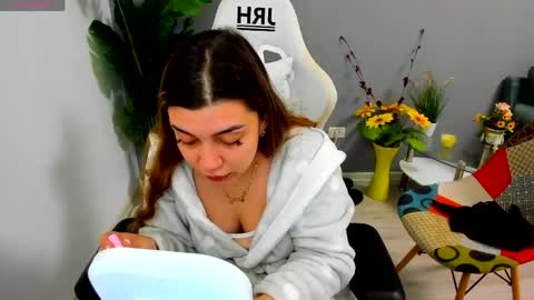 eveeevian online show from April 30, 10:31 am