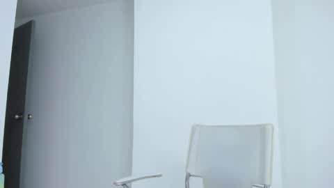 evelin__thompsson online show from April 24, 12:40 pm