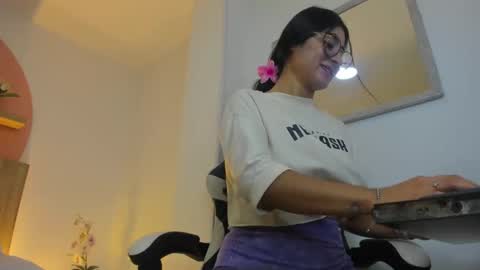 Snapshot of evelin_leroy chatting on September 30, 12:15 pm BELLA online show from September 30, 12:15 pm
