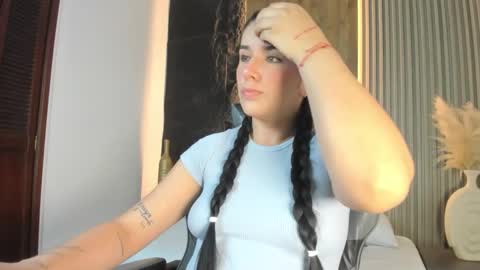 E V E L I N online show from March 4, 2:19 am