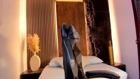 Snapshot of evelin_lopezz chatting on September 14, 2:25 am E V E L I N online show from September 14, 2:25 am