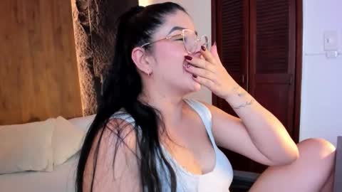 Snapshot of evelin_lopezz chatting on September 17, 2:37 am E V E L I N online show from September 17, 2:37 am