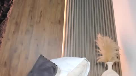 E V E L I N online show from February 28, 2:59 am