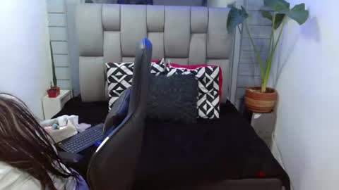 evelin zaens online show from July 2, 3:55 am
