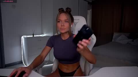 Evelina online show from June 22, 1:18 pm